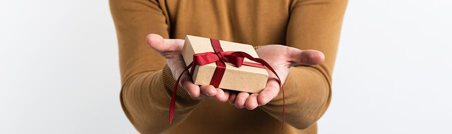 Regalos en Oro Laminado para Mujer: Guía Completa Amor y Amistad 2025
